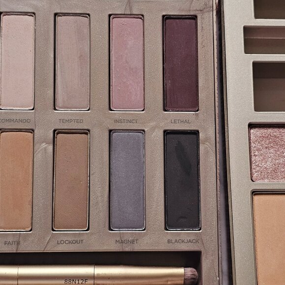 Urban Decay Lot-NAKED ON THE RUN & NAKED ULTIMATE BASICS Palettes - Picture 6 of 8